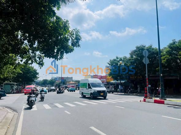 Nhà Mặt Tiền Lê Văn Việt, Thủ Đức - 108m² - Giá 24 Tỷ TL - Sẵn Sàng Xây Mới