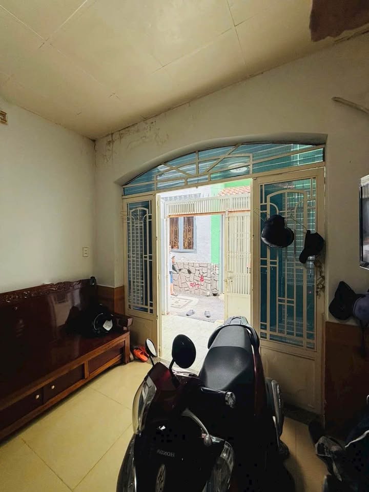 Nhà Gò Vấp 31m² - Gần CV Làng Hoa, Giá 3.2 Tỷ