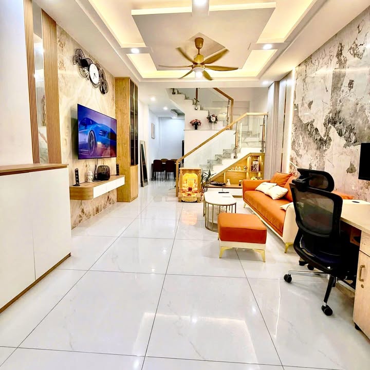 Nhà Hẻm Xe Hơi Gò Vấp 40m², 2 Lầu, Giá 5.07 Tỷ - Sẵn Sàng Dọn Vào Ở