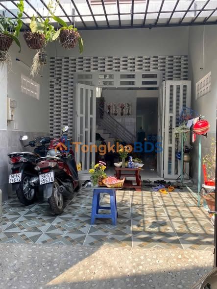 Bán Nhà Gác Đúc 68m² Hóc Môn - Sổ Hồng Riêng, Gần Chợ Cây Me