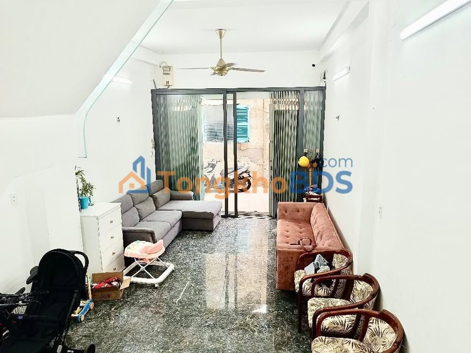 Nhà Phố 32m² Cầu Ông Lãnh, Q1 - 3 Lầu, Sân Thượng, Oto Sát Nhà