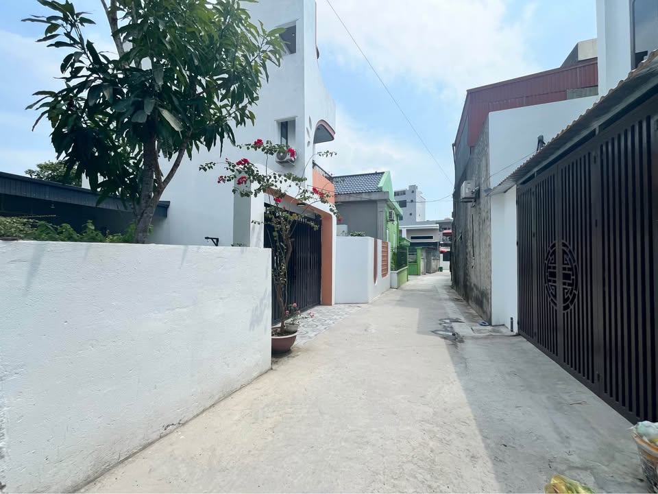 Nhà Quảng Thành 64m² 3PN - Ô tô vào nhà, Sát AEON Mall - 1.98 Tỷ