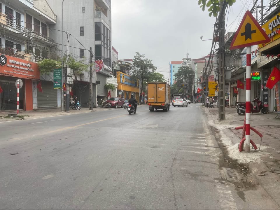 Nhà 3 Tầng Văn Quán 40m² - Ô Tô Đỗ Cửa, Chỉ Hơn 4 Tỷ