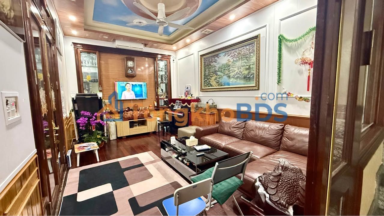 Nhà Gốc Dân Mặt Ngõ Chùa Hàng 50m² - 3 Tầng, Ô Tô Đỗ Cửa