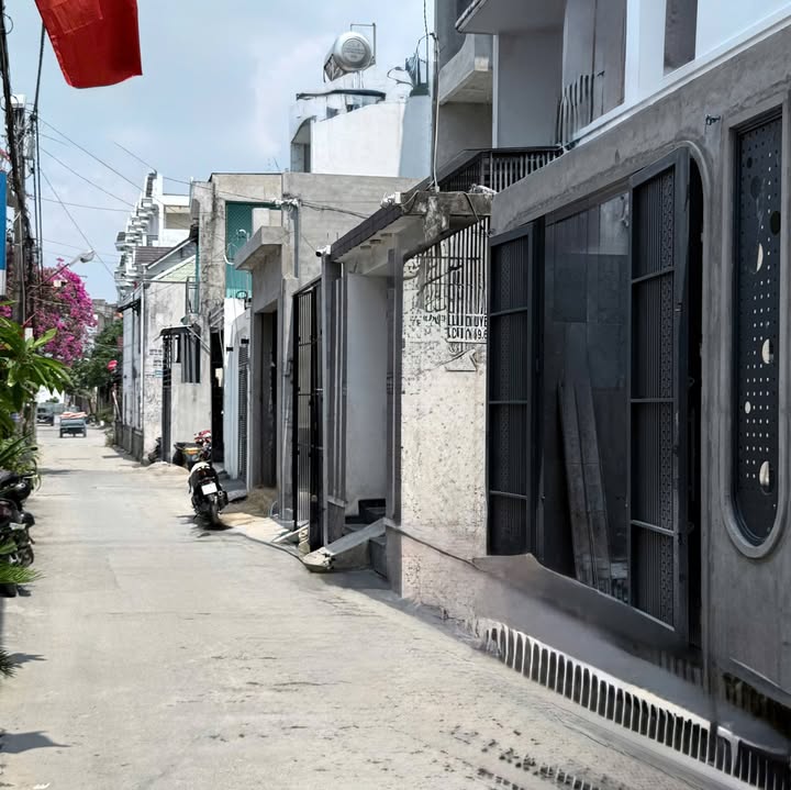 Nhà Hẻm Xe Hơi Gần Ngã Tư Trung Chánh, Hóc Môn - 51m², 3.95 Tỷ