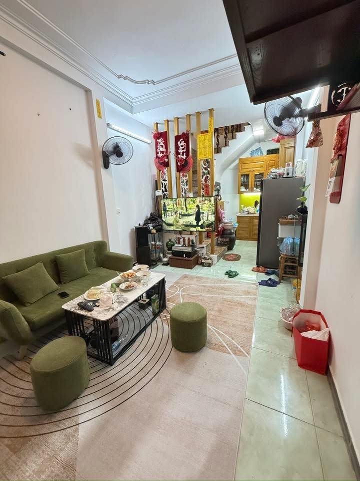 Nhà 5 Tầng Gia Quất, Long Biên - 28m², Ngõ Oto, 6.4 Tỷ