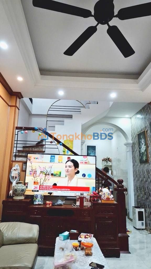 Nhà Phường Long Biên 54m² - 8.3 Tỷ, Sổ Đỏ Chính Chủ, Gần Ô Tô