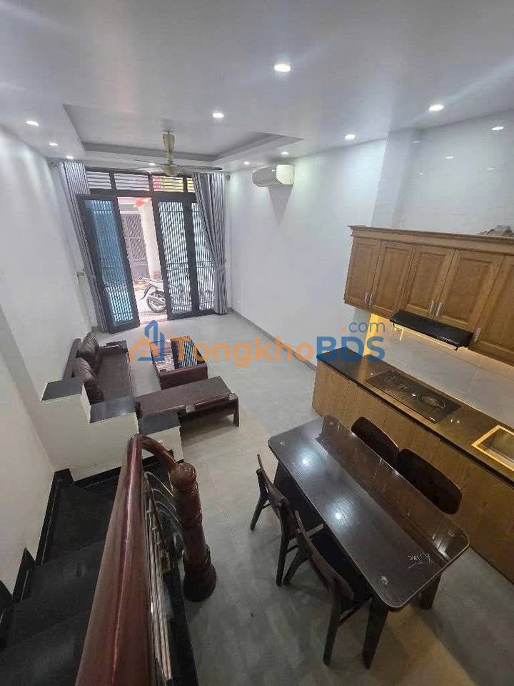 Nhà 5 Tầng Phố Đức Giang, Long Biên - 31m² Kinh Doanh, Ô Tô Tránh, Giá 7 Tỷ