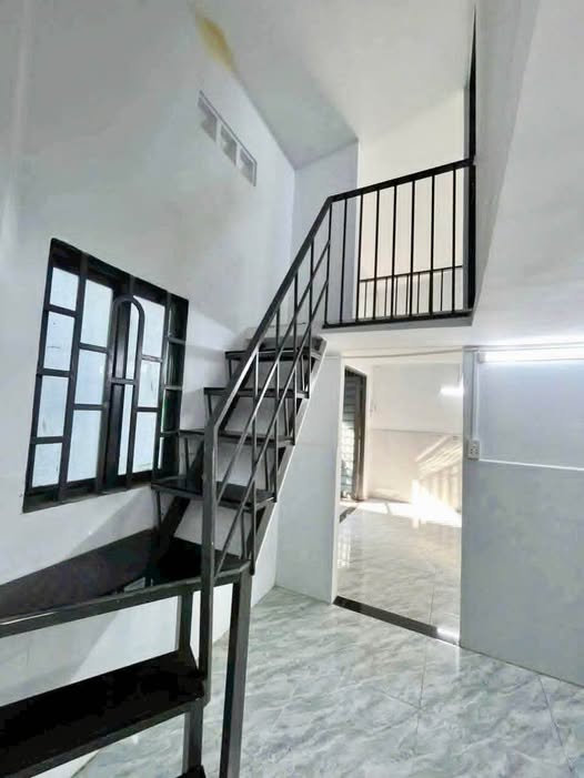 Nhà Sổ Chung Dĩ An 34m² - Kinh Doanh Sầm Uất, Giá 995 Triệu