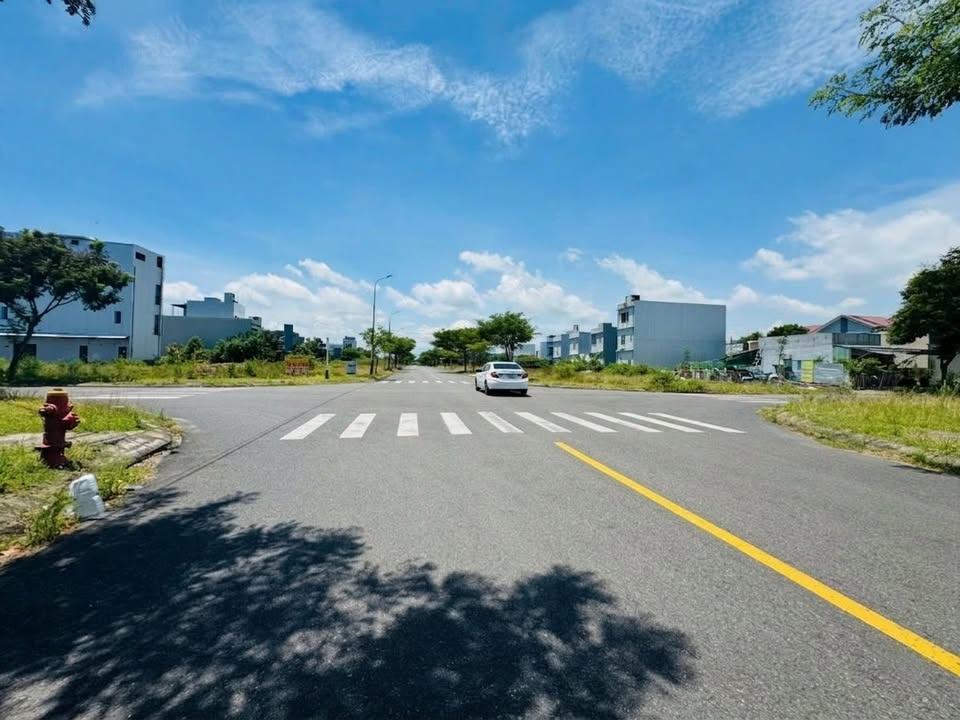 Đất nền Hòa Xuân 100m² - Giá 5.2 Tỷ - View Hồ Phong Thủy Tốt