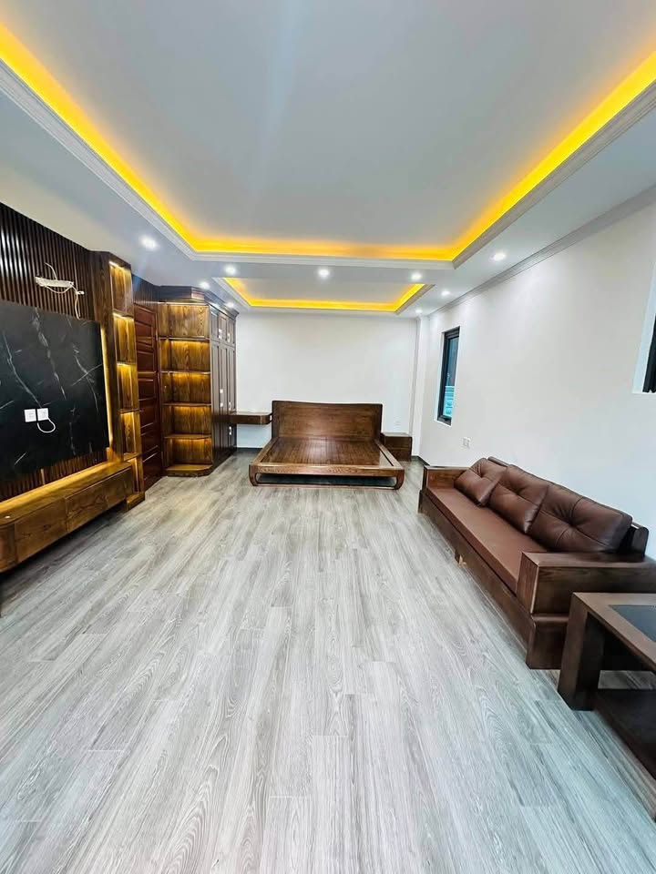 Nhà 5 Tầng Phạm Ngọc Thạch 50m² - Ngay Chân Vincom, View Triệu Đô