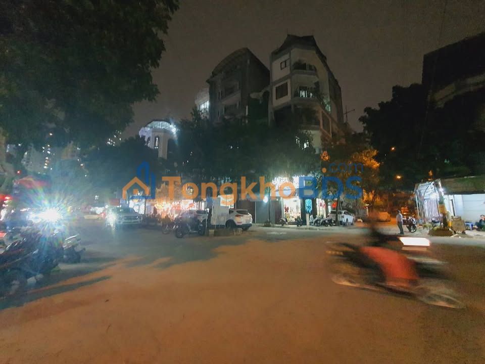 Nhà Mặt Phố Đống Đa 70m² Lô Góc - Kinh Doanh Sầm Uất