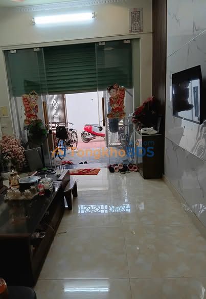 Nhà 45m² 3 tầng, 3 Ngủ, Sổ Đỏ Chính Chủ - Ngõ Thông Hồ Sen, Hải Phòng