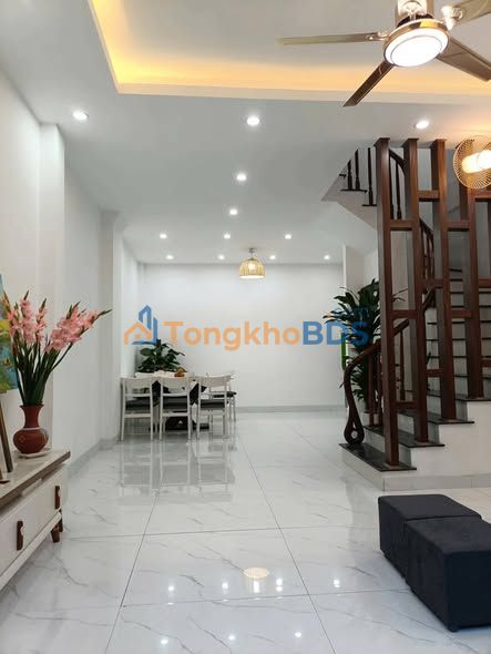 Nhà Vĩnh Quỳnh Thanh Trì 40m² 5 Tầng - Ô tô, Full Nội Thất, Sẵn Sàng Ở Ngay