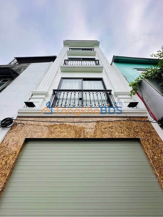 Nhà Sổ Đỏ 30m² Linh Đàm - Full Nội Thất, Ô Tô Đỗ Cổng