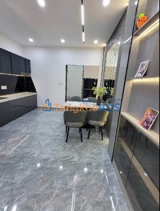 Nhà 98m² 2 Tầng, Hẻm Xe Tải Bình Thạnh - Giá 10 Tỷ