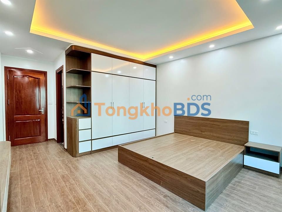 Nhà 5 Tầng Đội Cấn 40m² - 14 Tỷ, Ô Tô Tới Cổng, Sẵn Ở Ngay!