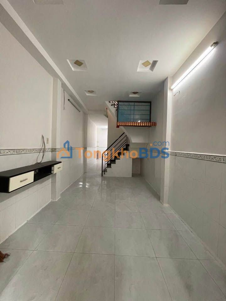 Nhà 60m² Tỉnh Lộ 10, Bình Tân - 2 Tầng Đúc, 3PN, Sổ Hồng Riêng