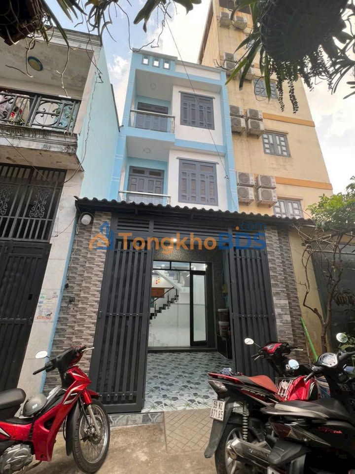 Nhà Hẻm Xe Hơi 52m² Bình Tân - 4.9 Tỷ, 3 Tầng Đúc, 4PN