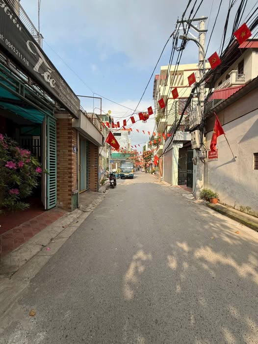 Đất Vàng Bồ Đề, Long Biên 100m² - Mặt Tiền Rộng 8.5m, Chia Lô Lý Tưởng