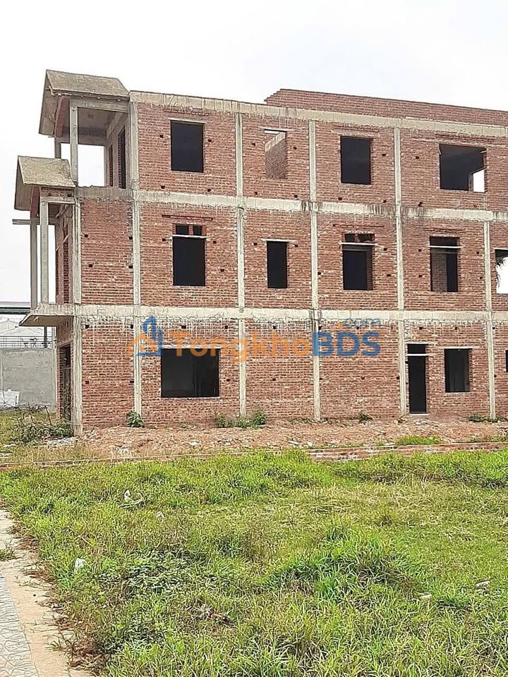 Nhà 3 Tầng Mặt Tiền Trục Chính 200m² - Liền Kề Chợ Mới Tứ Xã