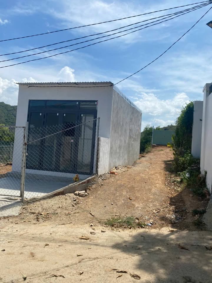 Bán đất tặng nhà 63.6m² mặt tiền 2 lối đi, Vĩnh Trường, Nha Trang - 650 triệu