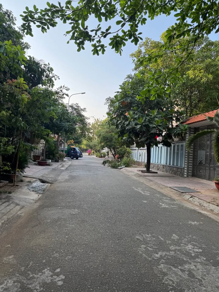 Nhà HODECO 100m² - 3 Tầng, Hướng Đông Nam, Giá 7 Tỷ Bớt Lộc