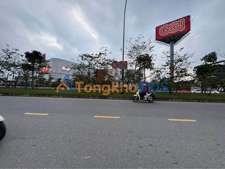 Nhà 2 Mặt Thoáng 107m² Cạnh Big C Thái Nguyên - Thang Máy, Gara Oto