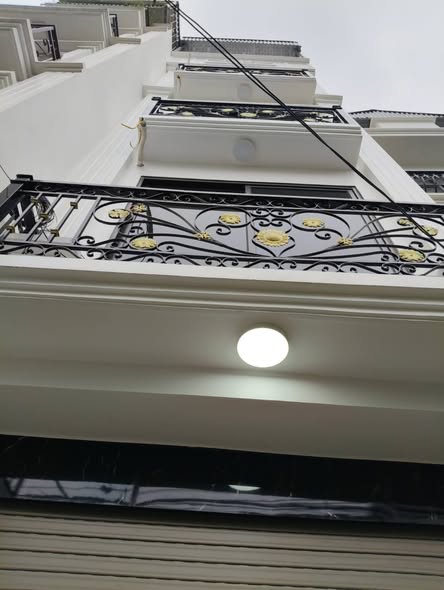 Nhà phân lô Ngô Quyền 40m² 5 tầng - Ngõ 2 ô tô tránh, sát KĐT Văn Khê