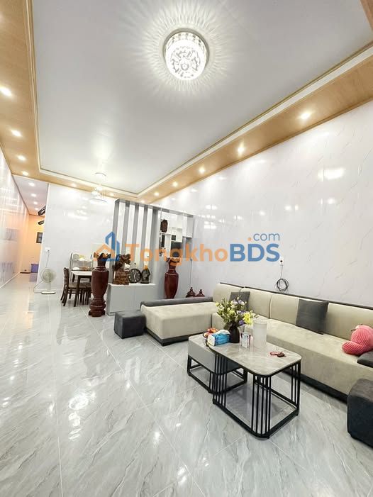 Nhà Phố Đà Lạt 81m² - 1.99 Tỷ, Đường Xe Hơi, Sẵn Ở Ngay