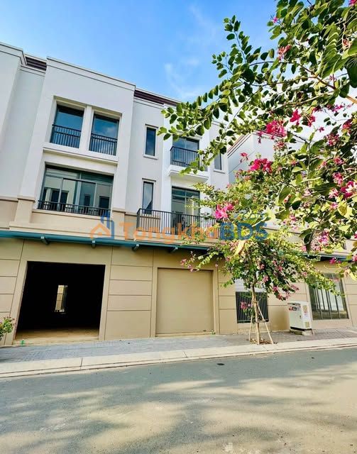 Nhà 3 Tầng Mặt Tiền Tây Sông Hậu, Long Xuyên - 119m² Sổ Hồng Chính Chủ