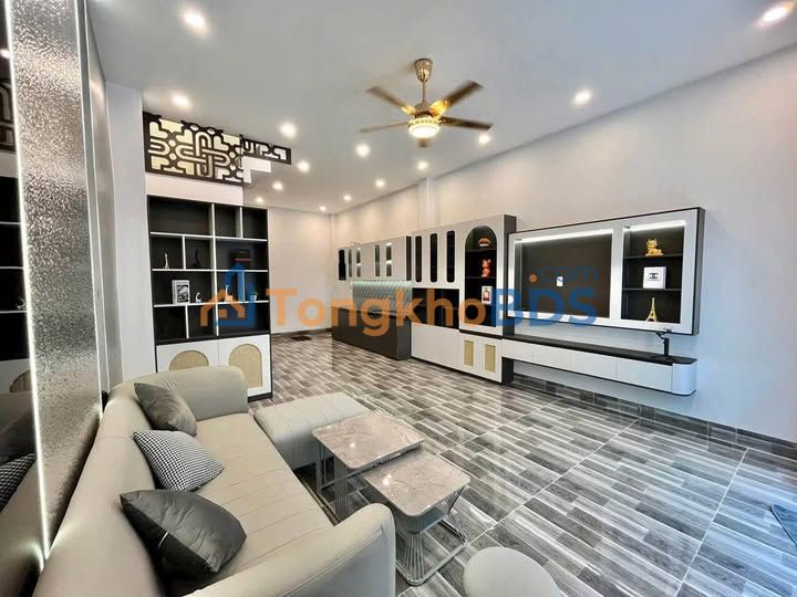 Nhà 2 Tầng 43m² Hẻm Ô tô Rạch Giá - Giá 1.65 Tỷ, Tặng Nội Thất