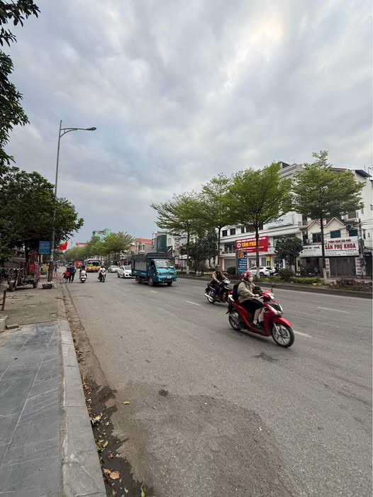 Cho thuê nhà phố 2 tầng mặt tiền Chùa Dận, Từ Sơn - Kinh doanh sầm uất 90m²/tầng