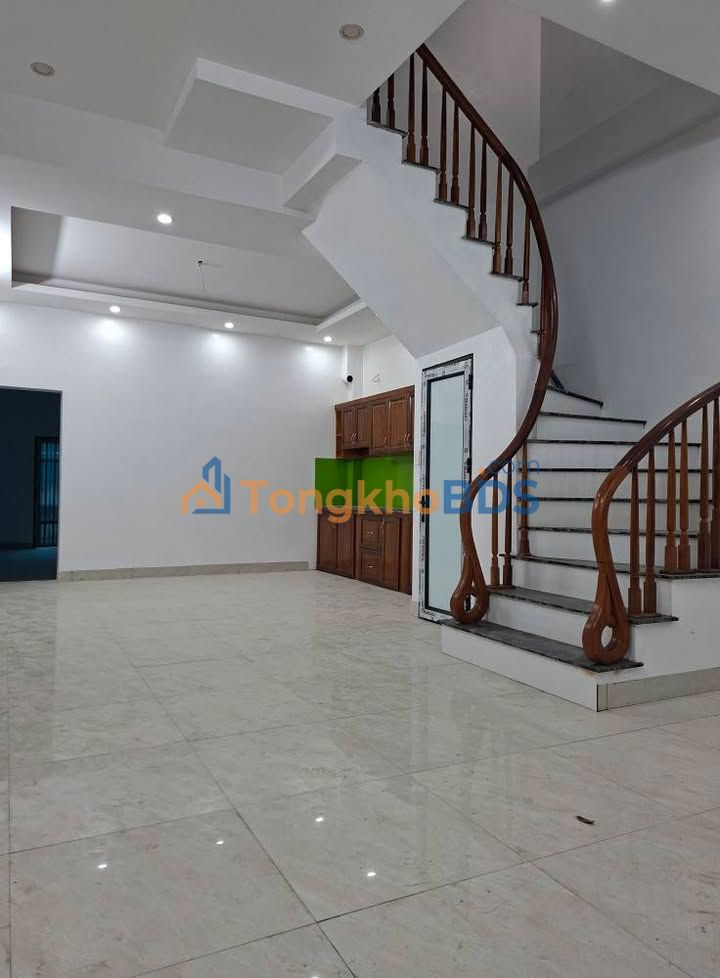 Nhà Phố Xốm Hà Đông 90m² x 5 Tầng - 11 Tỷ, 14 Phòng, Sẵn Sổ