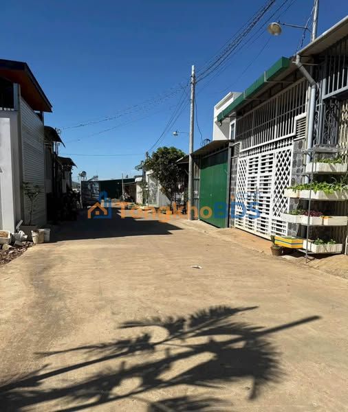 Nhà Đức Trọng - 100m² - Đường Ô Tô - Sổ Đỏ Sẵn Sàng