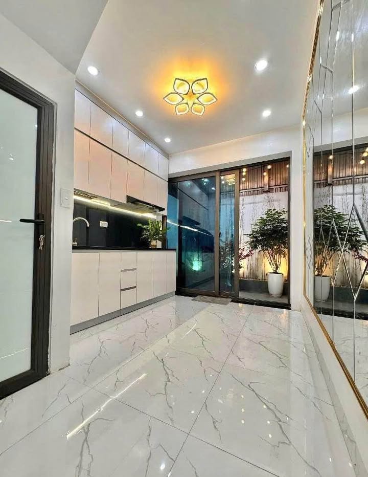 Nhà Phố Mai Dịch 38m² - Full Nội Thất, Sổ Đỏ, Ô Tô Gần Nhà - 8.x Tỷ