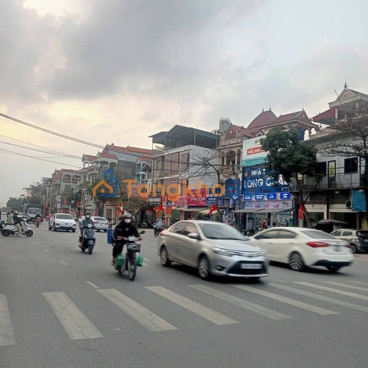 Nhà Phố Mặt Tiền Kinh Doanh Vin Gia Lâm, 92m², 16.5 Tỷ