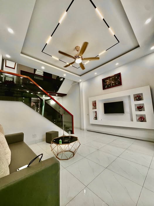 Nhà 3 Tầng Mới Đẹp 65m² Phường Đông Vệ - Giá 2 Tỷ Thương Lượng