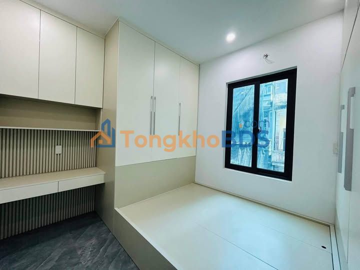 Nhà 3 Tầng Đường Trần Lãm 40m² - Đủ Nội Thất, Gần Chợ Đậu