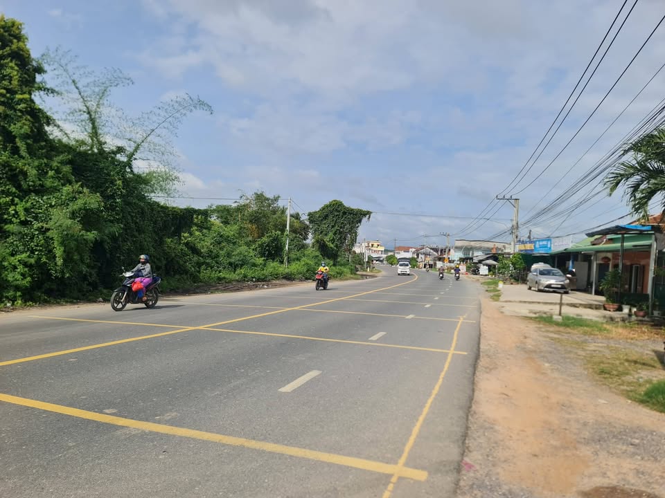 Nhà 2 Mặt Tiền 160m² Ninh Phụng - Sổ Hồng Sẵn Sàng, Giá 1.8 Tỷ