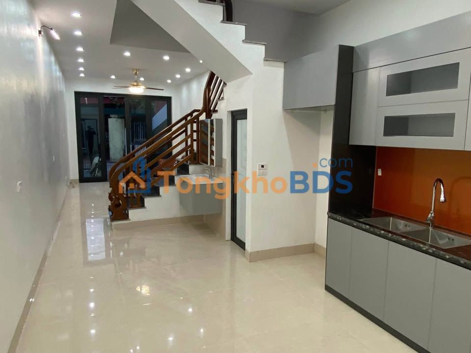 Nhà 3 Tầng 74m² Mặt Tiền 3.7m - Cách Nguyễn Công Trứ 30m, Ninh Bình