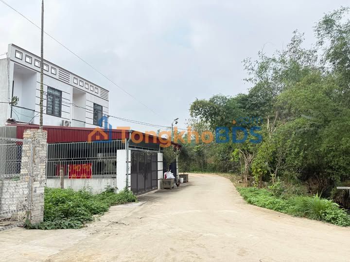 Đất Lục Yên 200m² (10x20m) hướng Nam - Sổ đỏ thổ cư, giá 1-1.99 tỷ