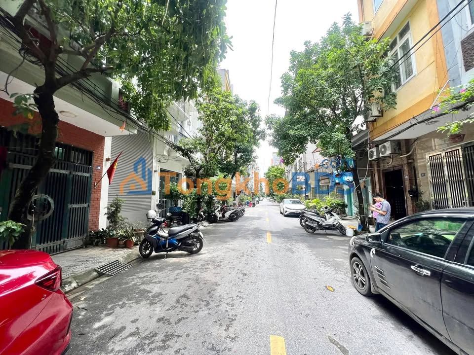 Cho thuê nhà phố Trần Đăng Ninh, Hà Đông - 36m² x 5 tầng, vỉa hè rộng, ô tô tránh