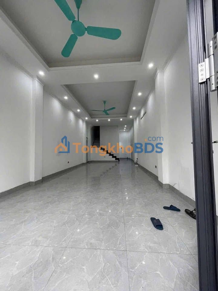 Cho thuê nhà liền kề Đại Thanh 420m² có thang máy, giá 28 triệu/tháng