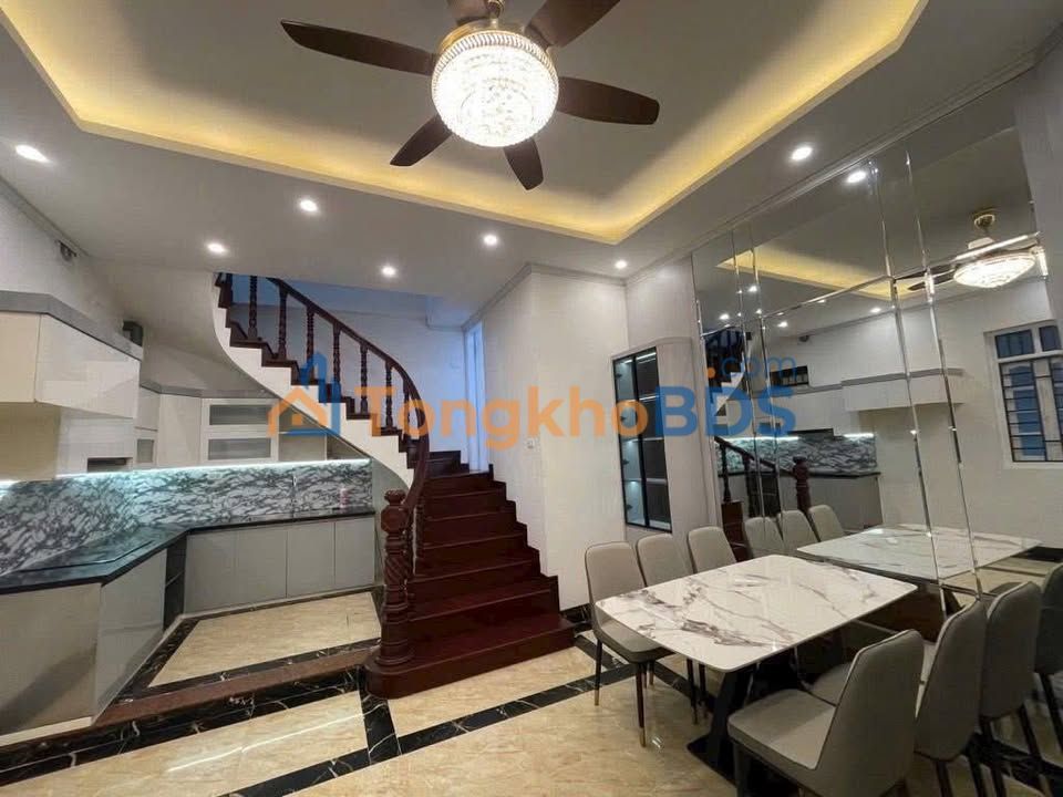 Nhà Ngọc Lâm, Long Biên - Lô Góc 3 Thoáng, 32m², 8 Tỷ - Sẵn Sổ Đỏ