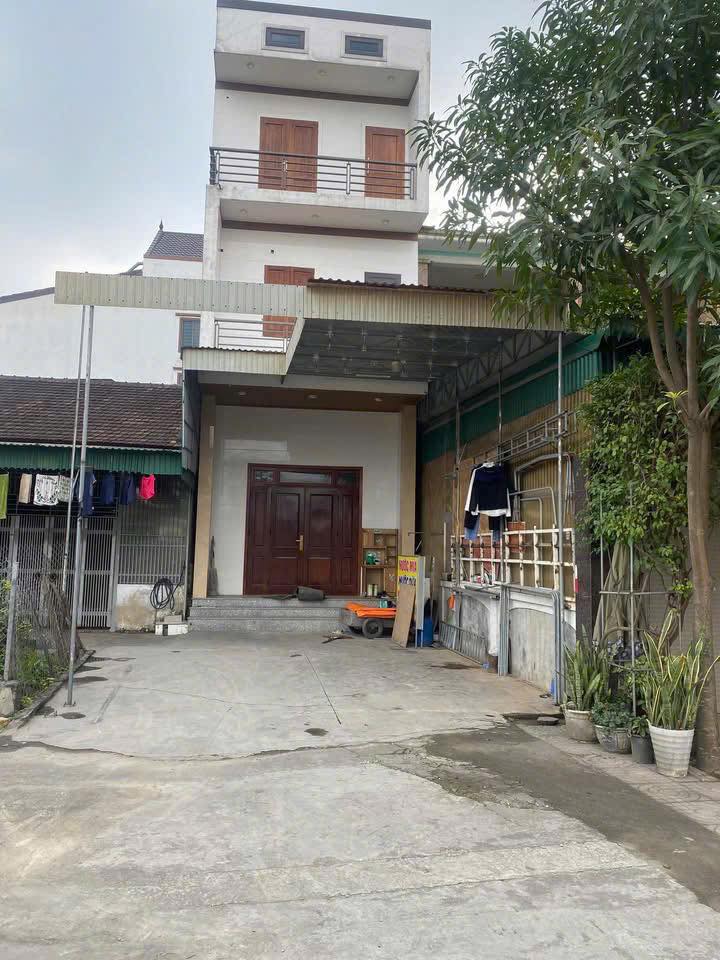 Nhà 3 Tầng Mặt Đường 72m Vinh - 4PN Đầy Đủ Nội Thất, Giá 11 Triệu/Tháng