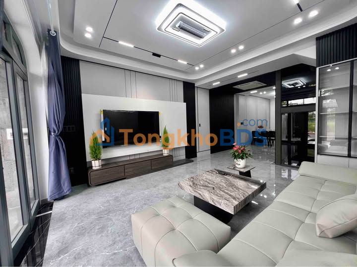 Nhà 3 Tầng 1 Tum Mặt Tiền Mỹ Gia Nha Trang - 100m² - 8.95 Tỷ