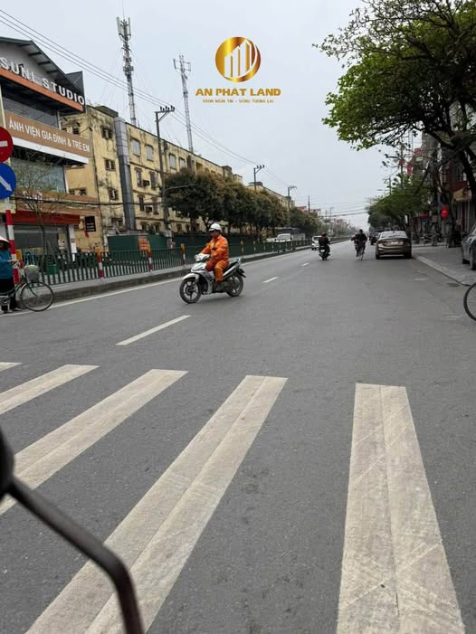 Nhà 84m² Phường Nam Bình - Ô tô vào nhà, Gần Chợ 5 Tầng