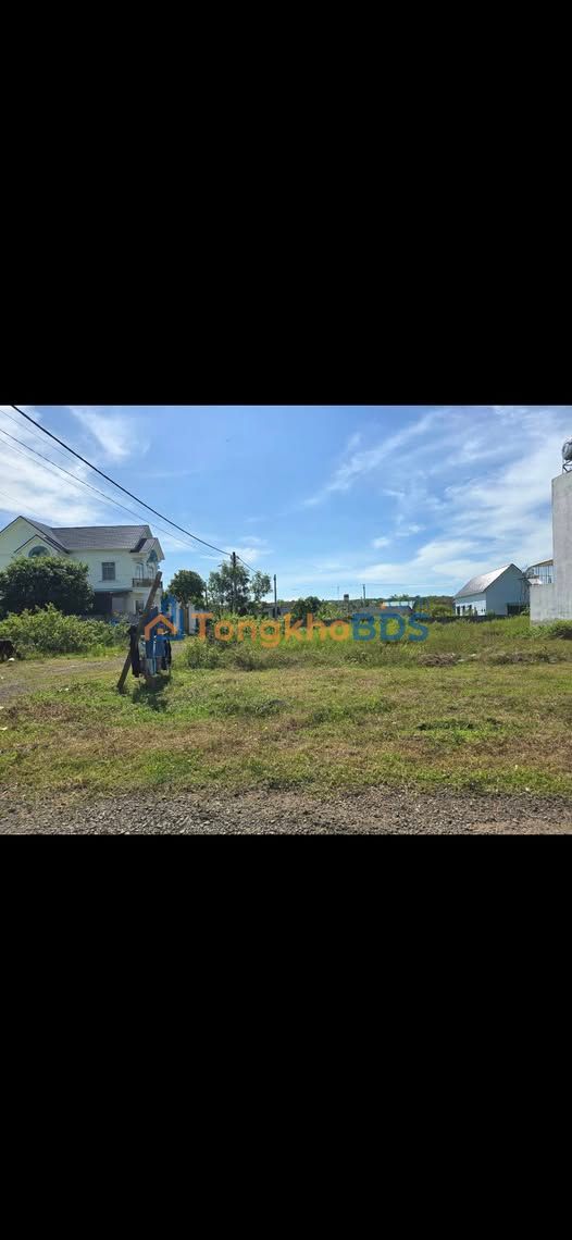 Bán Đất Góc 2 Mặt Tiền Nguyễn Huệ, Hóc Môn 154m² - Giá 1.3 Tỷ