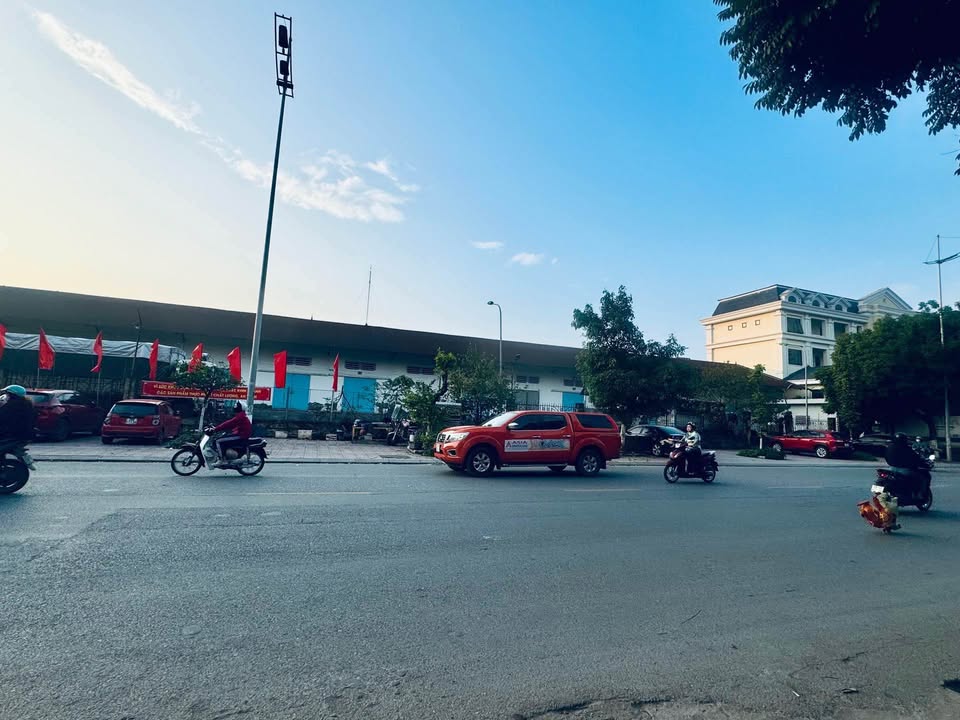 Nhà Hà Huy Tập, Gia Lâm - 128m², 3 Tầng, Mặt Tiền Rộng 11.3m - Giá 15.3 Tỷ